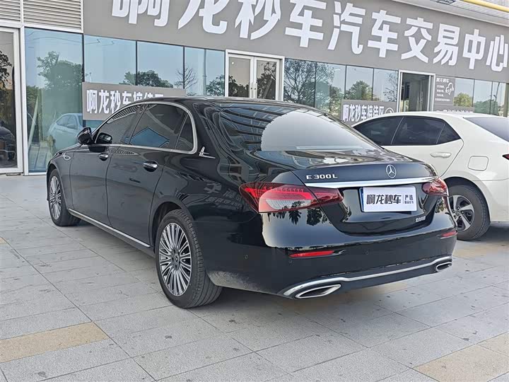 Фото 4 - Mercedes-Benz E-Class