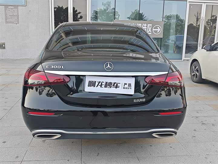 Фото 5 - Mercedes-Benz E-Class