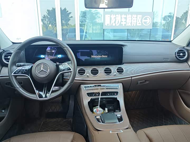 Фото 7 - Mercedes-Benz E-Class