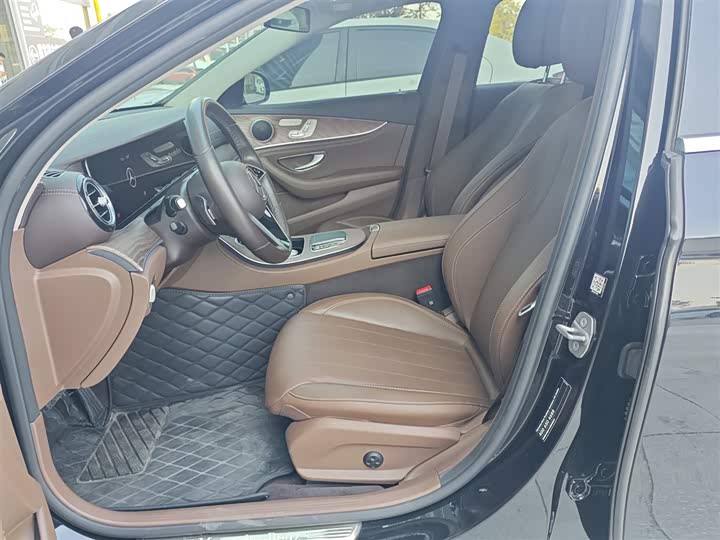 Фото 9 - Mercedes-Benz E-Class