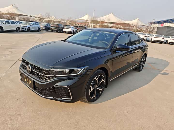 Фото 1 - Volkswagen Passat