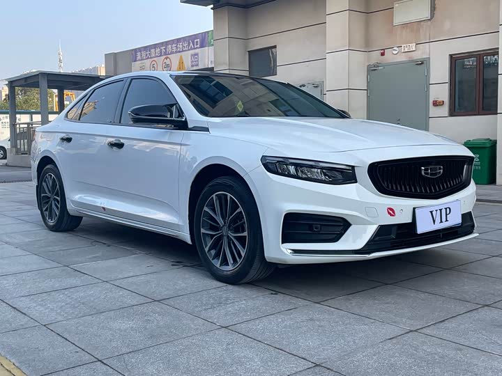 Фото 2 - Geely Preface