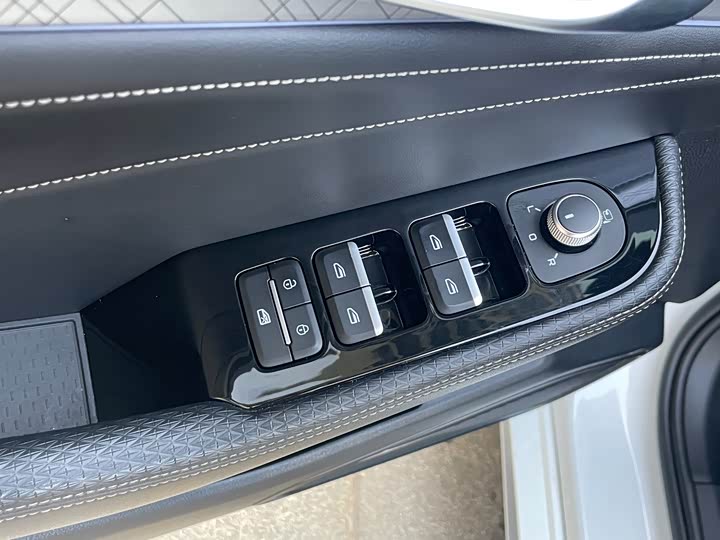 Фото 6 - Geely Preface