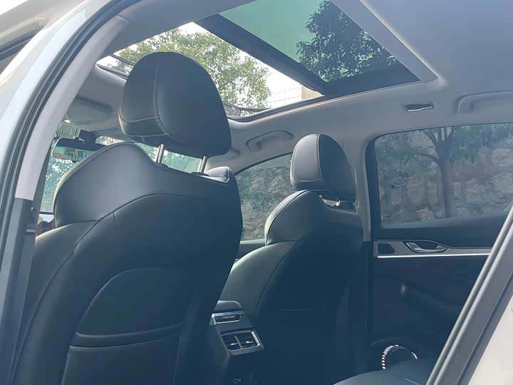 Фото 8 - Geely Preface