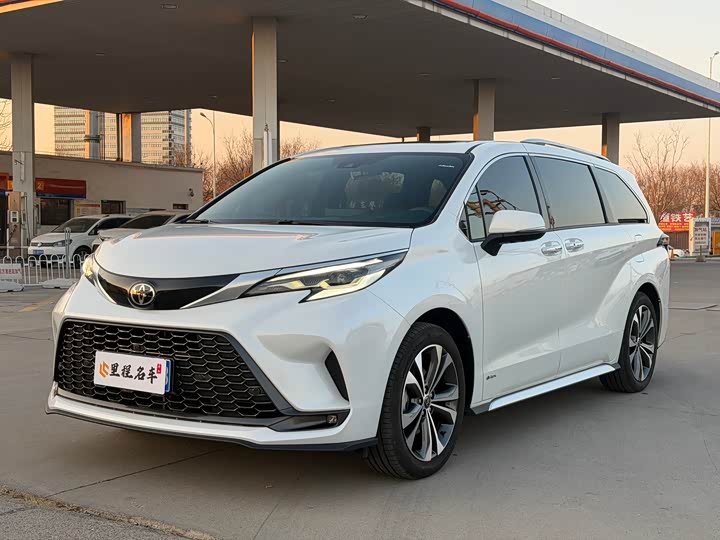 Фото 1 - Toyota Granvia