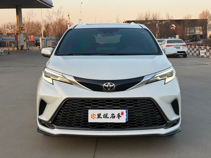 Фото 2 - Toyota Granvia