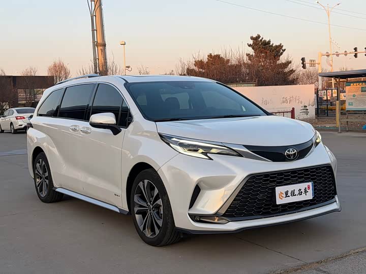 Фото 3 - Toyota Granvia