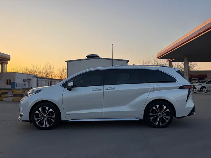 Фото 5 - Toyota Granvia