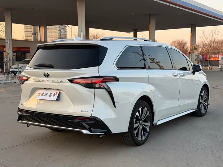 Фото 6 - Toyota Granvia