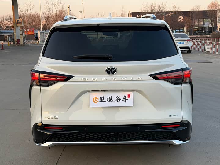 Фото 7 - Toyota Granvia