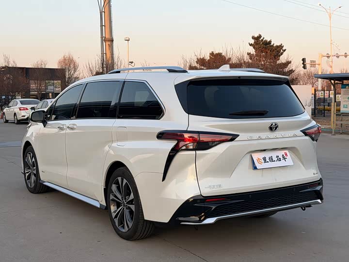 Фото 8 - Toyota Granvia