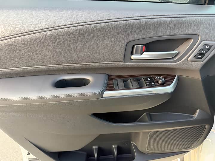 Фото 9 - Toyota Granvia