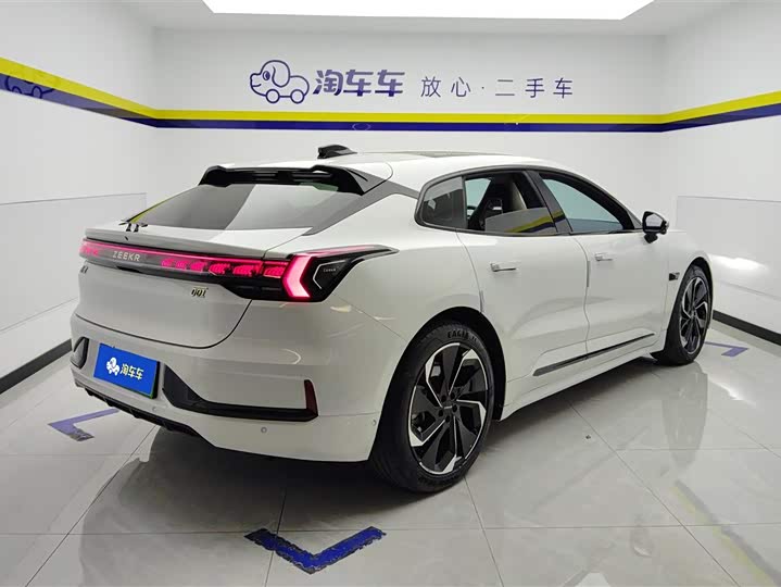 Фото 3 - Zeekr 001