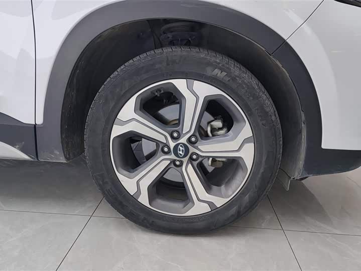 Фото 6 - Hyundai Santa Fe