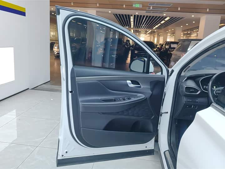 Фото 7 - Hyundai Santa Fe