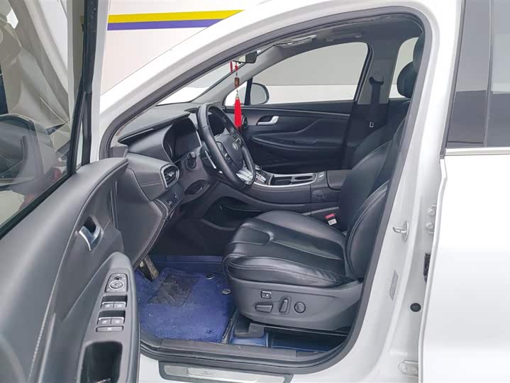 Фото 9 - Hyundai Santa Fe