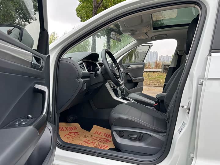 Фото 6 - Volkswagen T-Roc