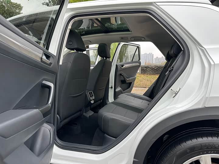 Фото 7 - Volkswagen T-Roc