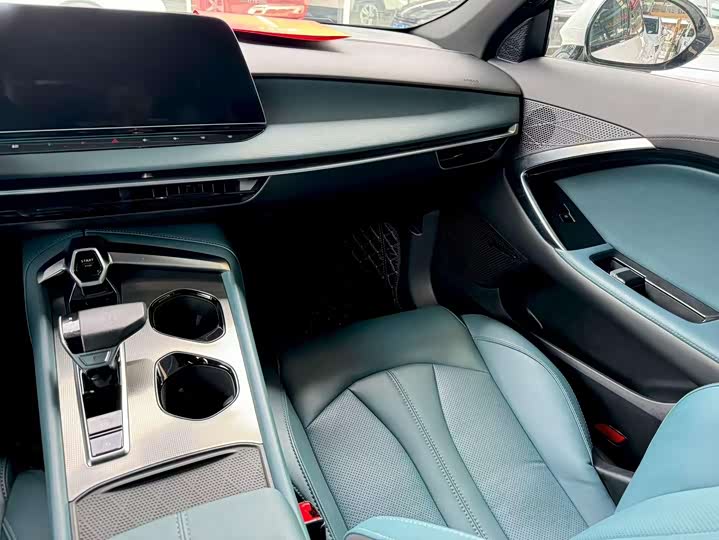 Фото 7 - MG Motor 7