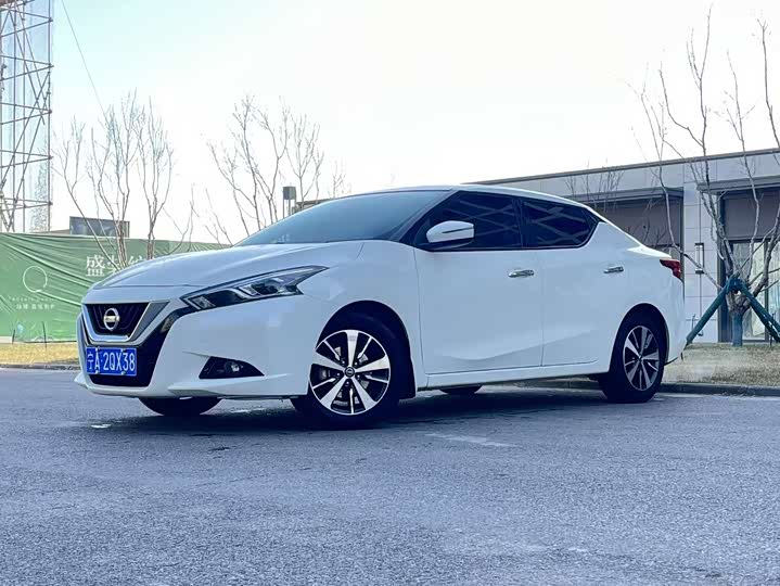 Фото 1 - Nissan Lannia