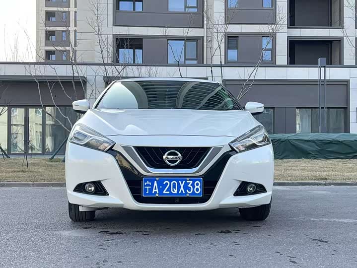 Фото 2 - Nissan Lannia