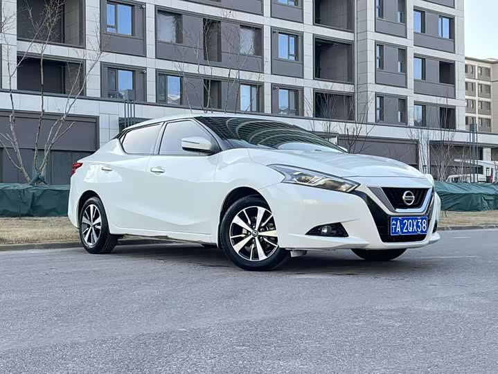 Фото 3 - Nissan Lannia