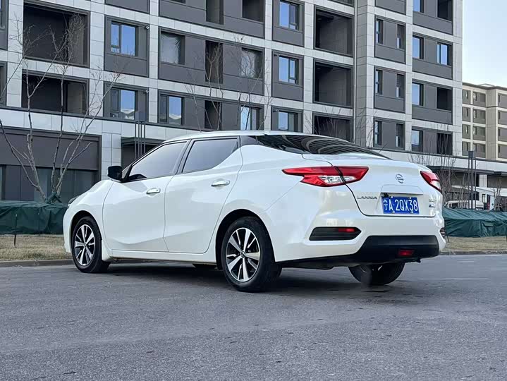 Фото 9 - Nissan Lannia