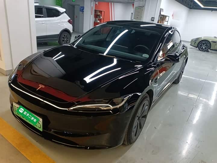 Фото 2 - Tesla Model 3