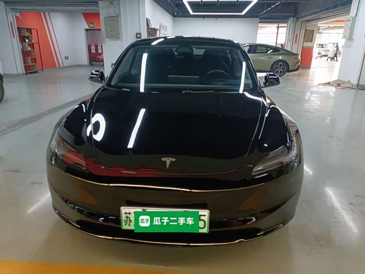 Фото 3 - Tesla Model 3