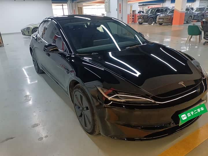 Фото 4 - Tesla Model 3