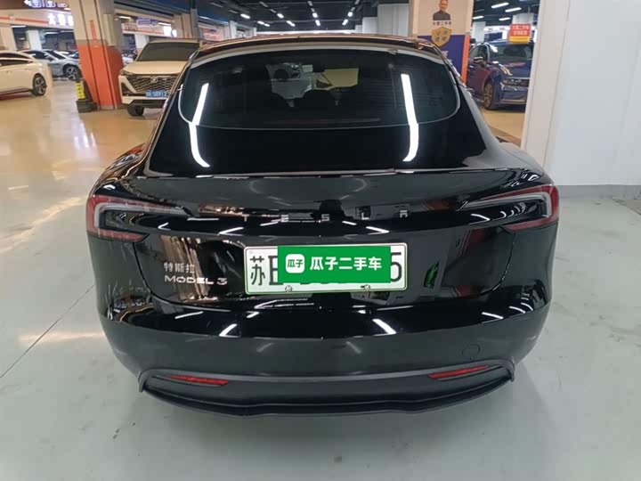 Фото 6 - Tesla Model 3