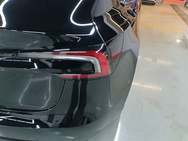 Фото 8 - Tesla Model 3