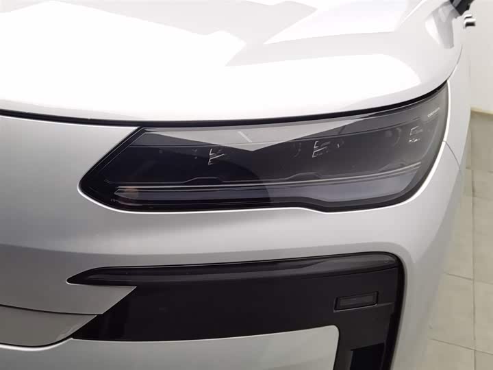 Фото 7 - Denza N9