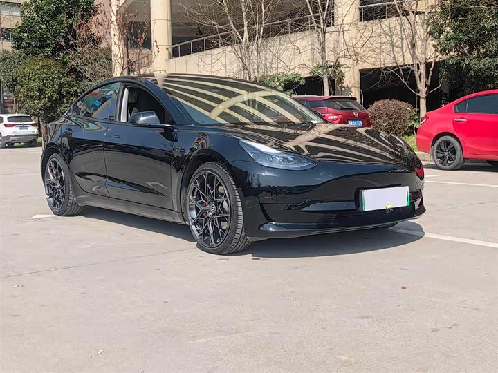 Фото 3 - Tesla Model 3