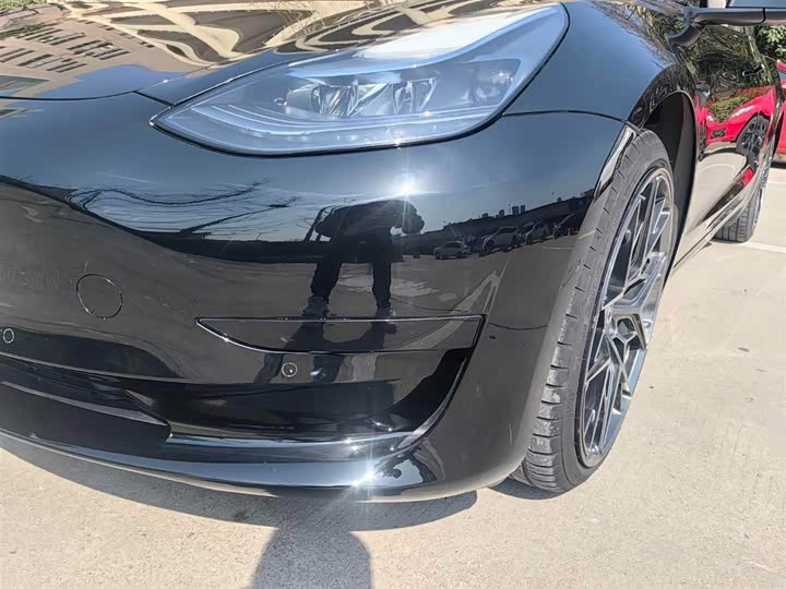 Фото 4 - Tesla Model 3