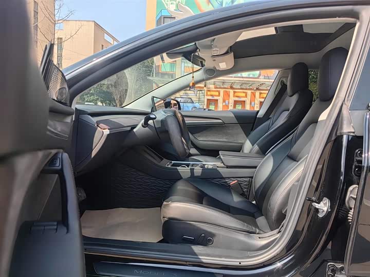 Фото 5 - Tesla Model 3