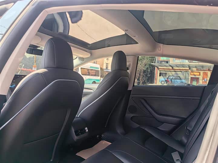 Фото 8 - Tesla Model 3