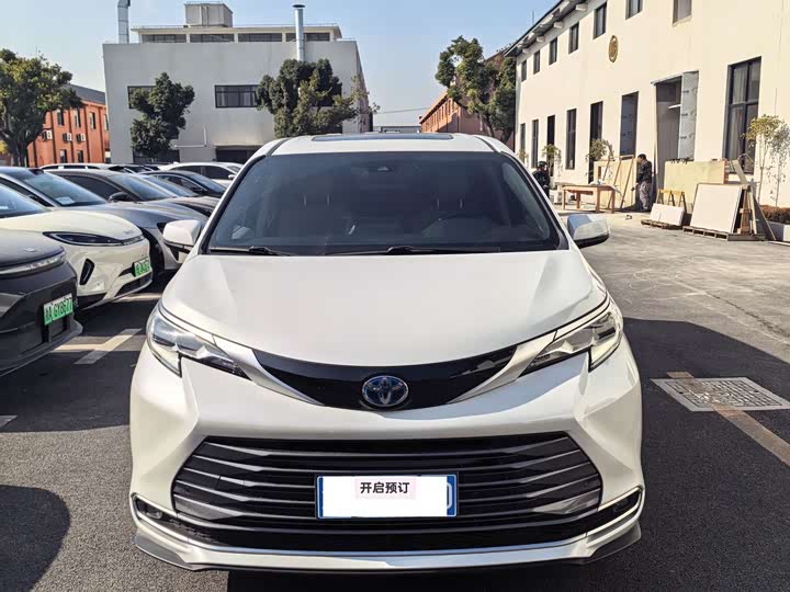 Фото 2 - Toyota Sienna