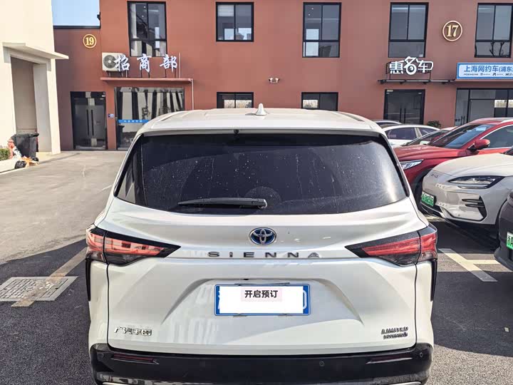 Фото 9 - Toyota Sienna