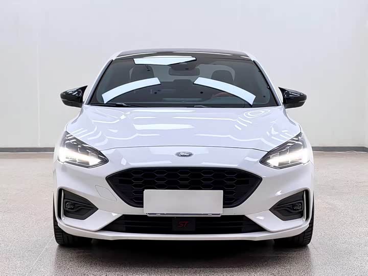 Фото 2 - Ford Focus