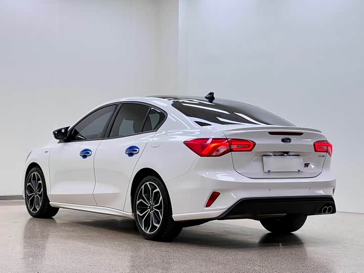 Фото 4 - Ford Focus