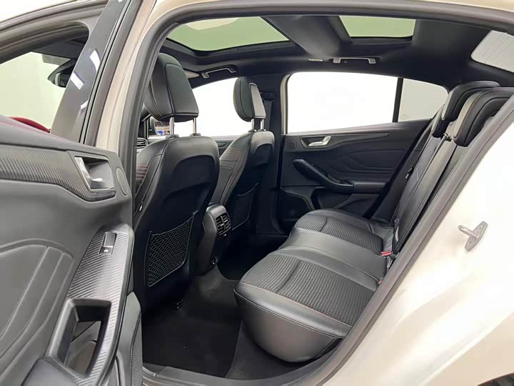 Фото 7 - Ford Focus