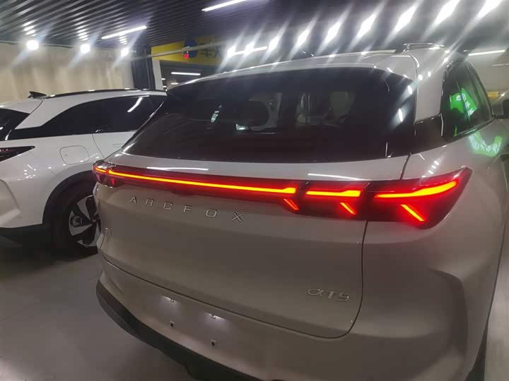 Фото 6 - BAIC Arcfox Alpha T5