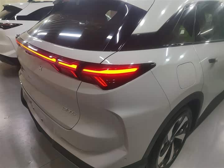 Фото 8 - BAIC Arcfox Alpha T5