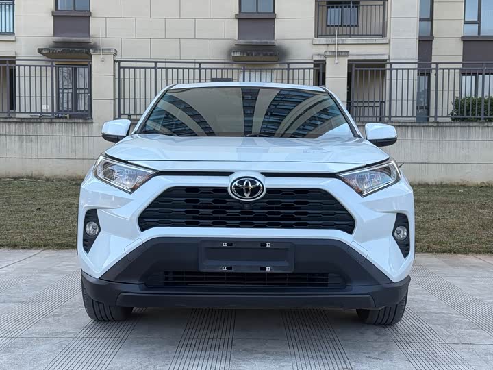 Фото 2 - Toyota RAV4