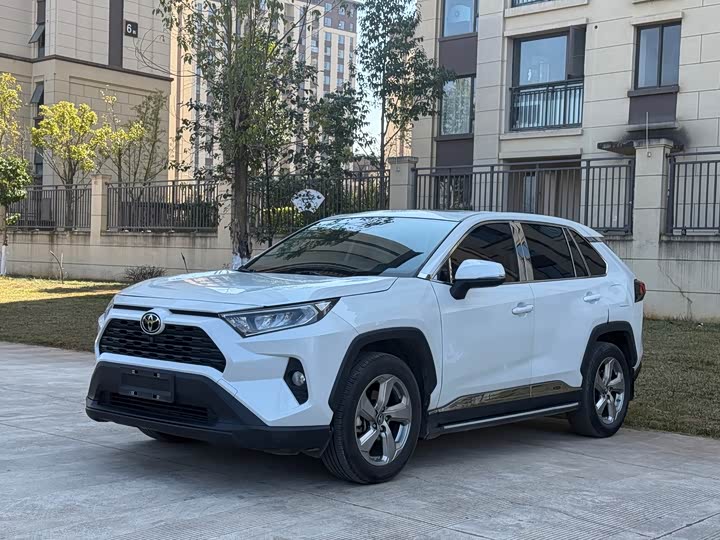 Фото 3 - Toyota RAV4