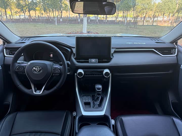 Фото 5 - Toyota RAV4