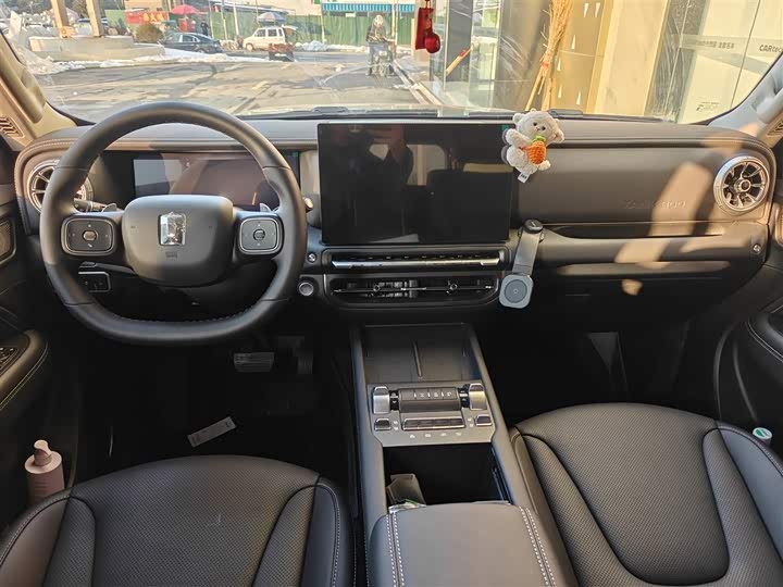 Фото 4 - Tank 300 Hybrid