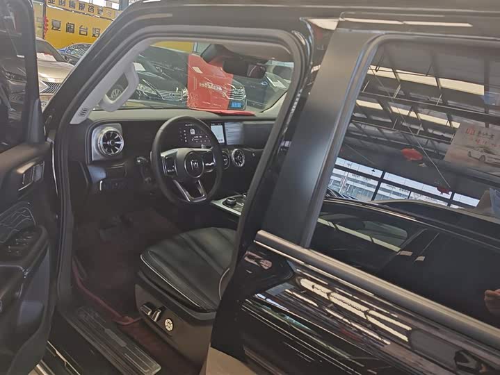 Фото 9 - Tank 300