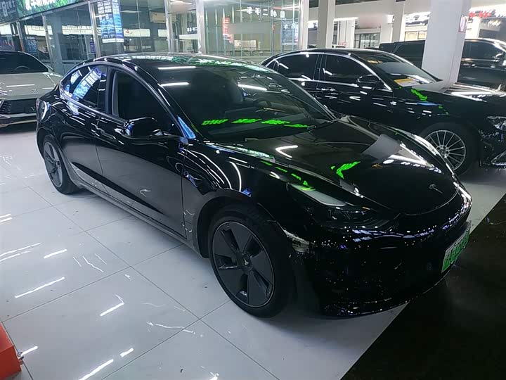 Фото 4 - Tesla Model 3